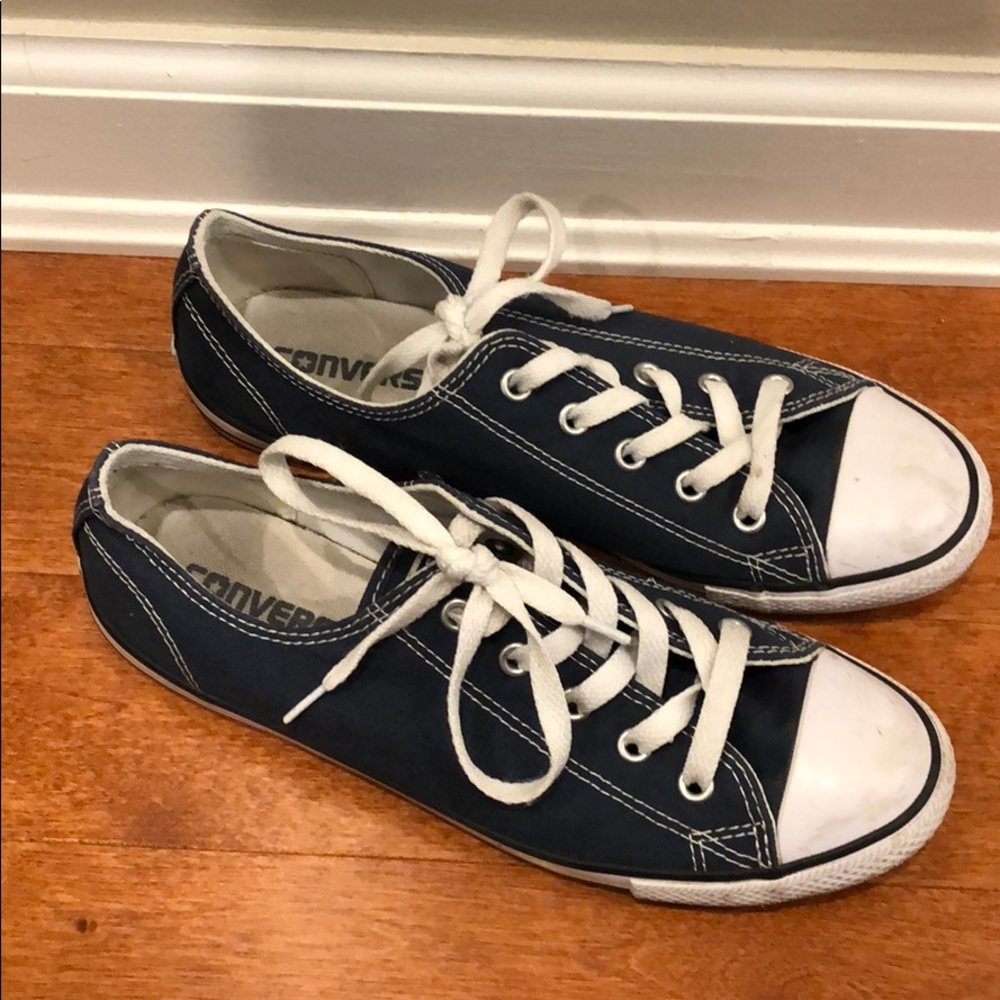Women’s Navy Converse Lows sz 7 US